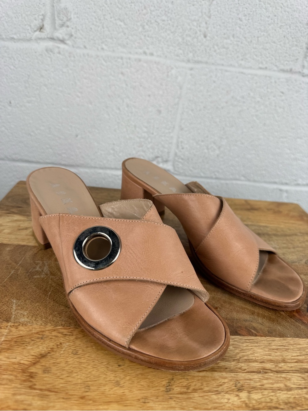 ASKA Italy Leather Grommet Cross Strap Block Heel Sandals Nude EU 39